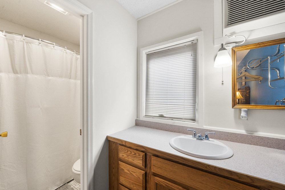 2br suite bath