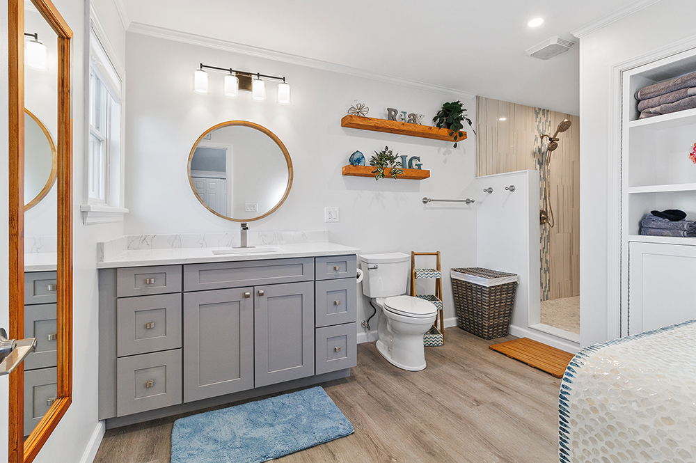 _0011_house2ndmasterbath