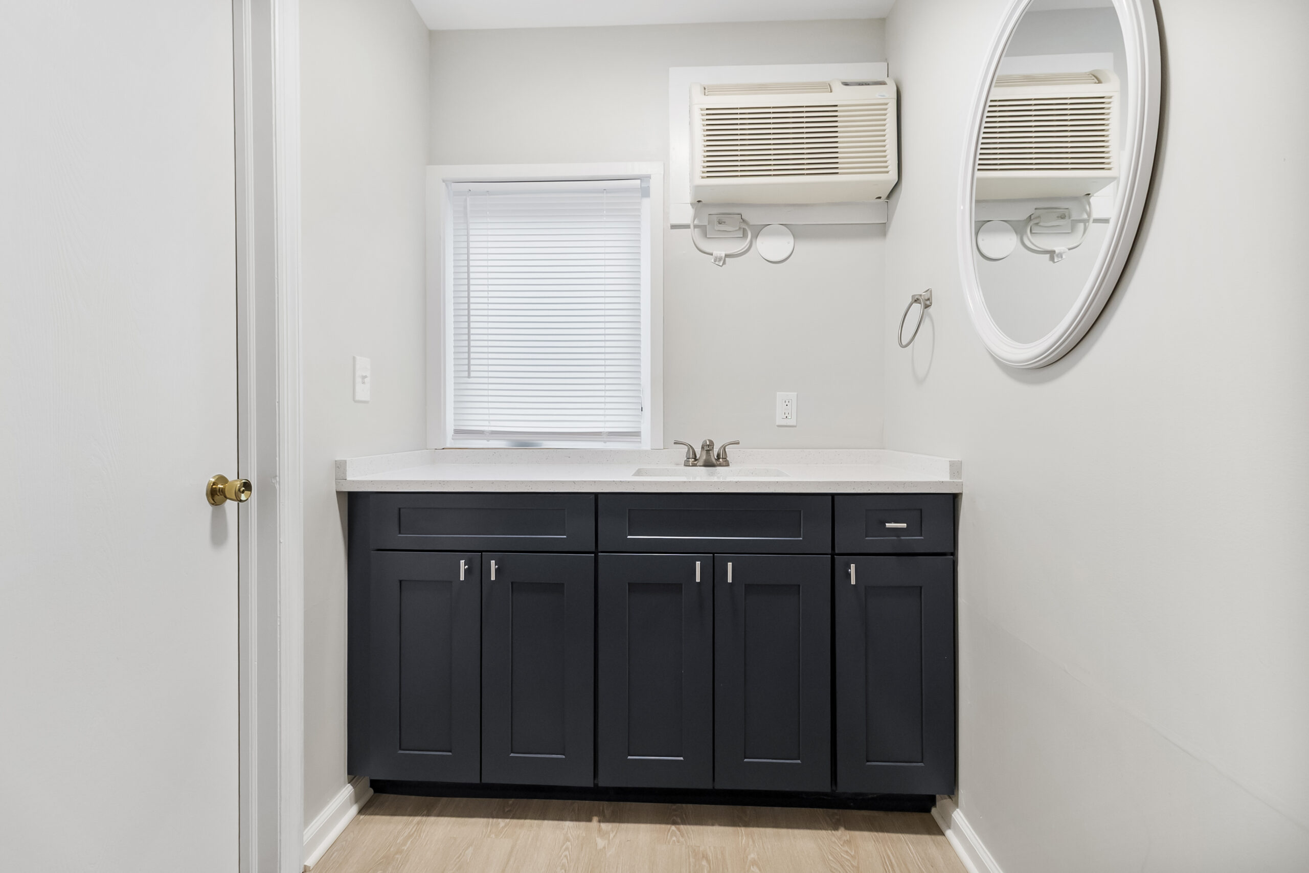 2br vanity